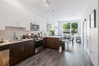 Building Photo - Grand 1 Bed