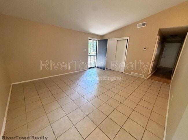 Building Photo - 4825 Bridgedale Ave