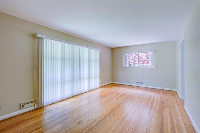 Building Photo - 1112 Franklin Cir NE