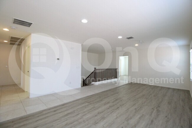 Building Photo - 1819 W Bonanza Dr