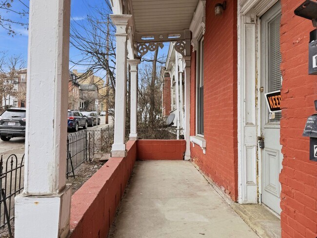 Building Photo - 122 E University Ave