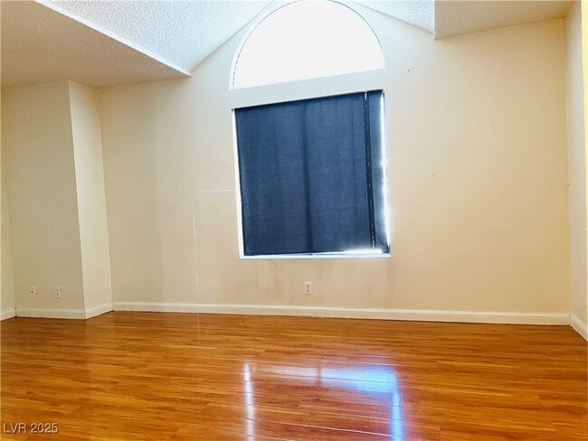 Building Photo - 3217 Opera Dr