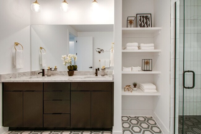 Building Photo - 2807 Delaware Ave