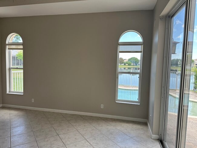 Building Photo - 127 Lancaster Way