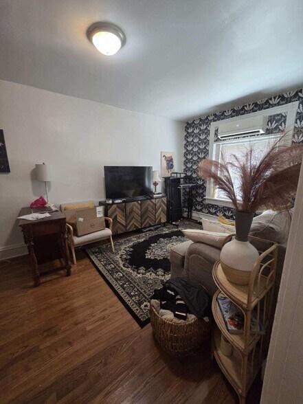 Building Photo - 3125 Hanover Ave