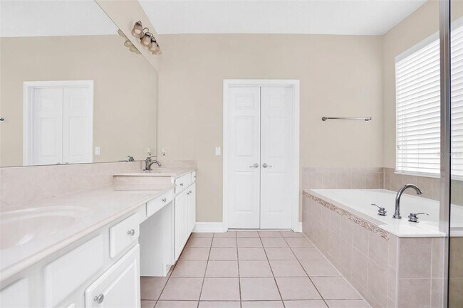 Building Photo - 903 Towhee Ct