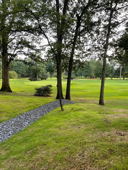 Building Photo - 6580 Fairway Dr W