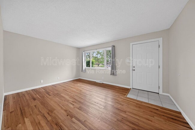 Building Photo - 645 Lilac Dr