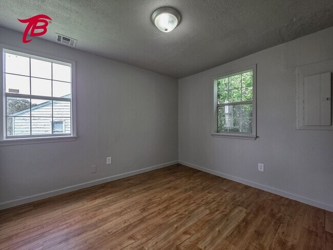 Building Photo - Spacious Split-Level 4-Bedroom Home with T...
