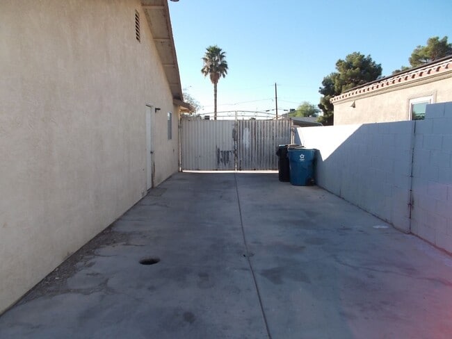 Building Photo - Charming 3-Bedroom, 2-Bath Single-Story Ho...