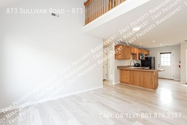 Building Photo - 873 Sullivan Dr