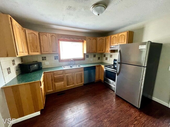 Building Photo - 3 br, 1 bath House - 328 Morehead St.
