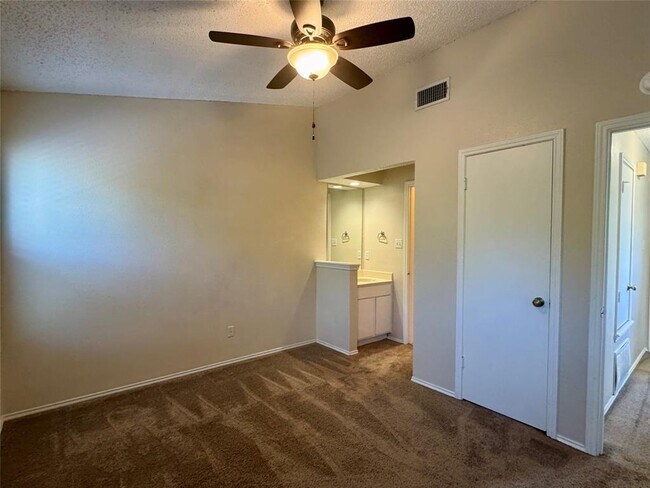 Building Photo - 512 Eberhart Ln