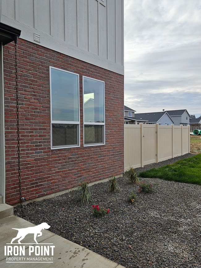 Building Photo - Brand New, Never-Lived-In 3-Bed, 2.5-Bath Townhome in Caldwell, ID – $1,000 Move-In Special!