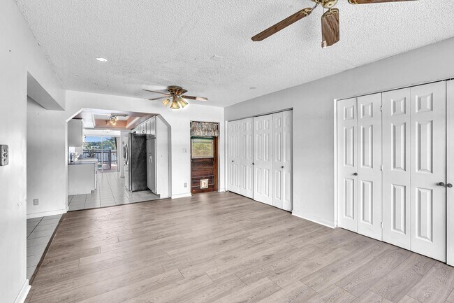 Building Photo - 5551 SW 57th St