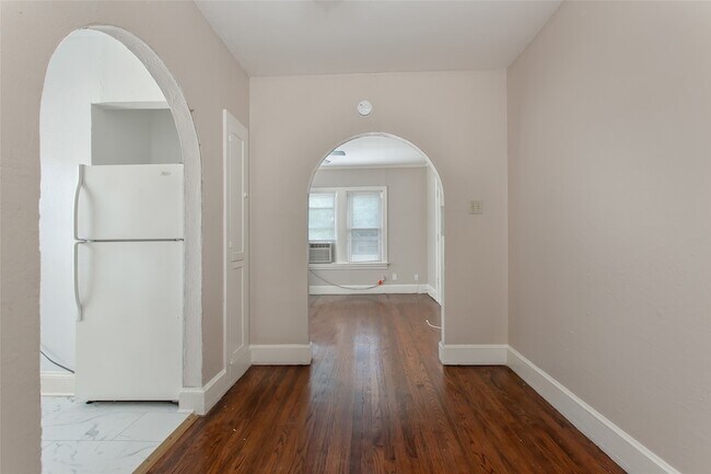 Building Photo - 5900 Oram St
