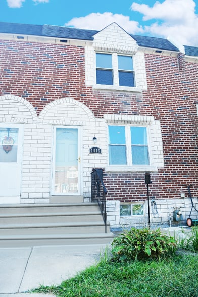 Building Photo - 10AZ Poplar Ave