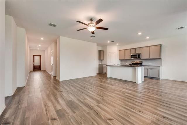 Building Photo - 1833 Lake Grove Dr