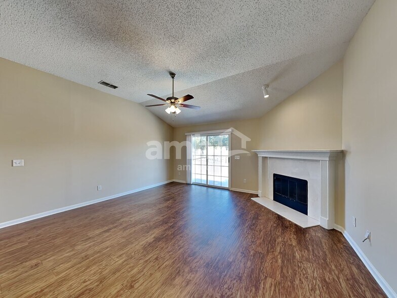 Building Photo - 468 Hillside Dr