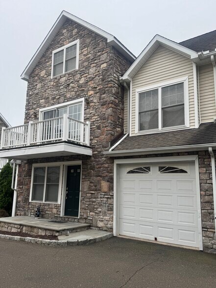 Primary Photo - 39 Maple Tree Ave