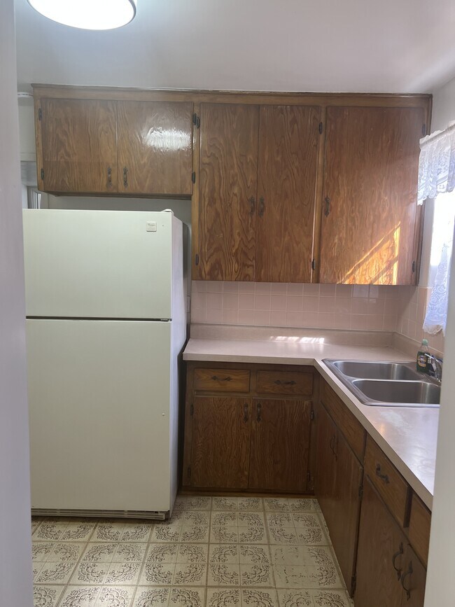 Building Photo - 2718 E 18th St