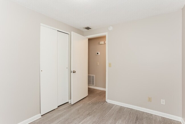 Building Photo - 7317 Sharbeth Dr S