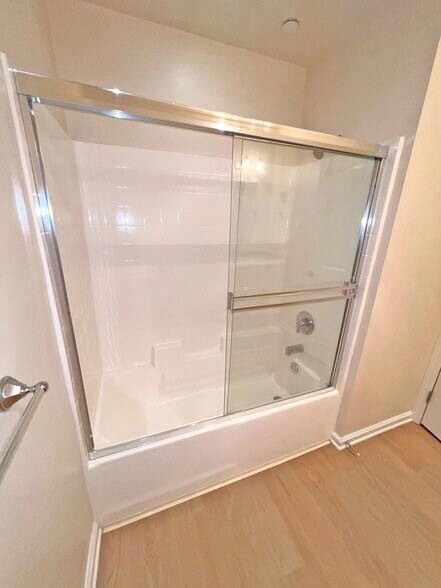 Building Photo - 2969 Kelton Ave