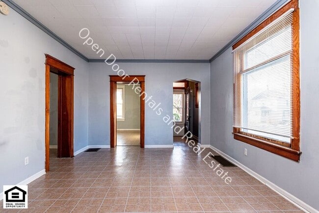 Building Photo - 928 Putnam St