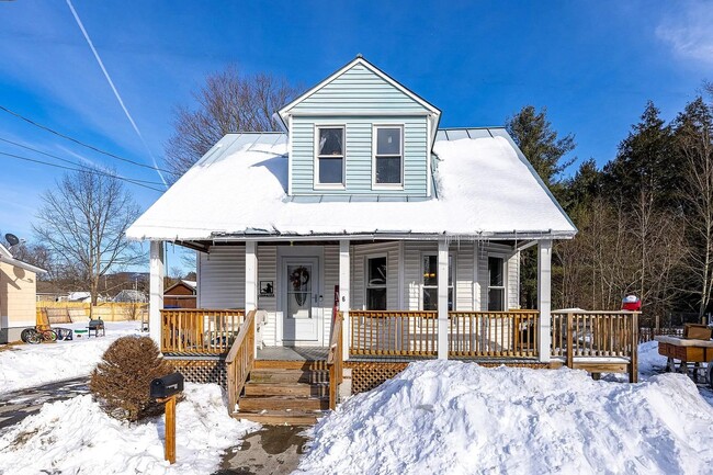 Building Photo - Spacious 3-Bedroom Home