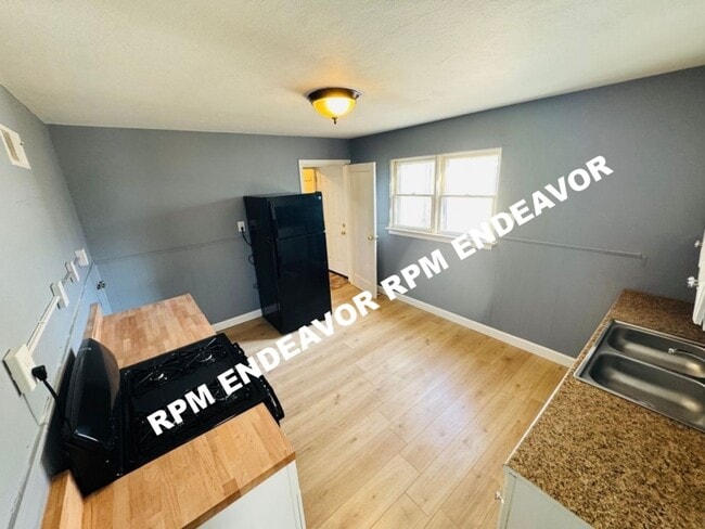 Building Photo - Freshly Updated 2-Bed Home with Bonus Room + New Appliances!