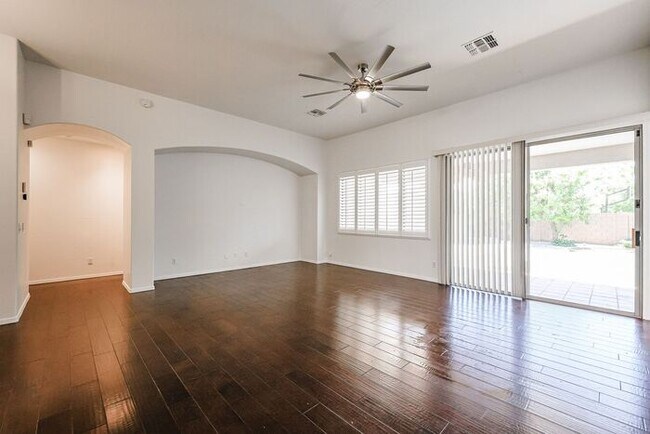 Building Photo - Welcome to this stunning 3-bedroom, 2-bath...