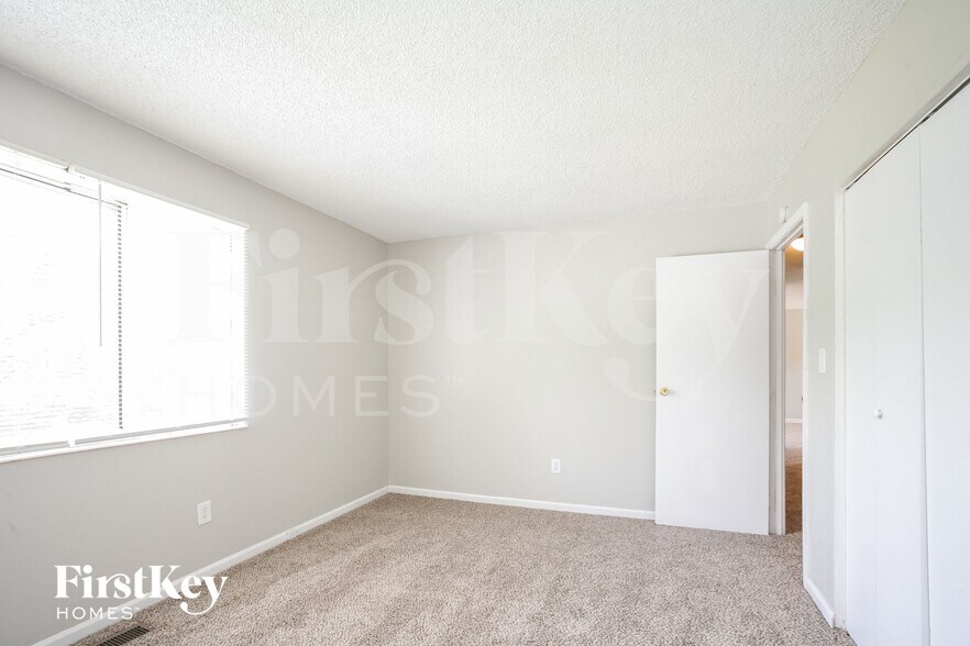 Building Photo - 9431 Pepperidge Dr