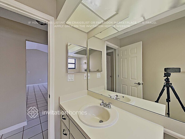 Building Photo - 3616 75 Dr E