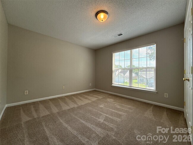 Building Photo - 1032 Meadowbrook Ln SW