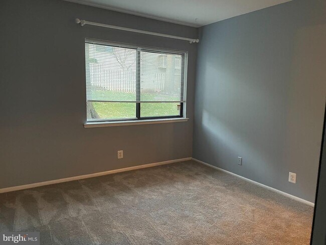 Building Photo - 2615 Glengyle Dr