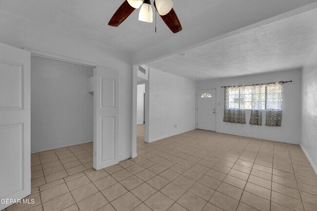 Building Photo - 4945 Sierra Madre Dr