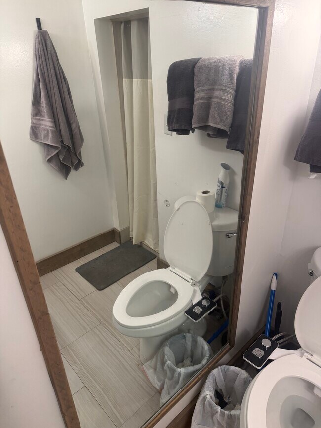 Building Photo - 417 W Webster Ave