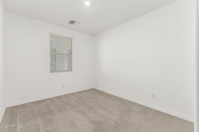 Building Photo - 1229 E Maldonado Dr