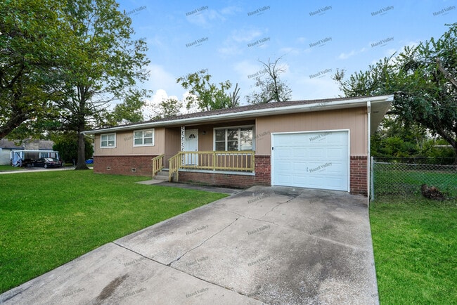 Building Photo - 645 Sunset Dr