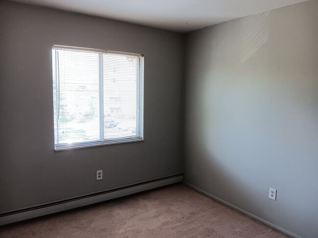 Building Photo - Chagrin Falls condo for rent