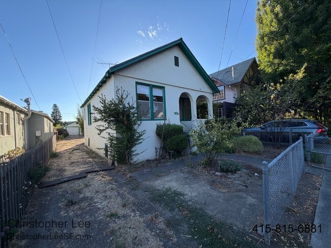 Building Photo - 327 N Delaware St