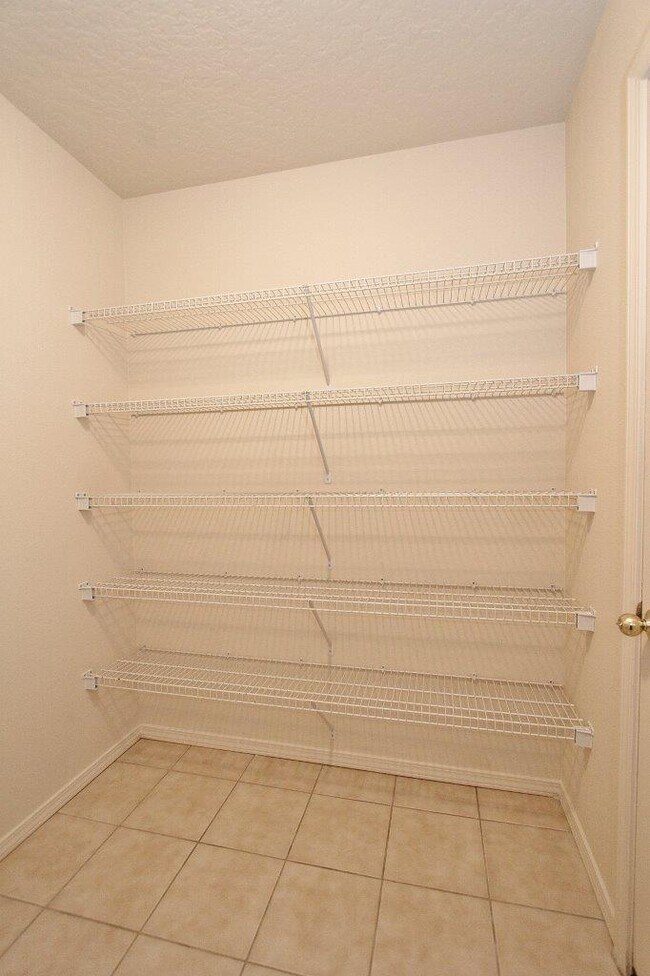Building Photo - 6613 S Covewood Way