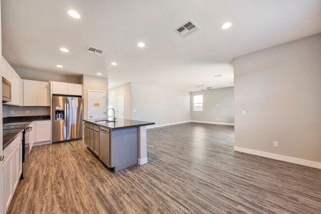 Building Photo - 2327 S Wycliff Cir