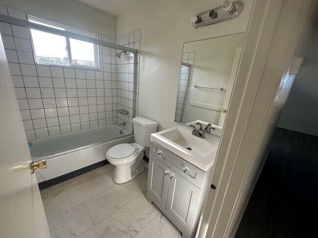 Building Photo - 1948 Country Club Ct