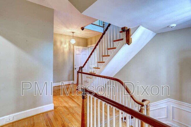 Building Photo - 5304 Springlake Way
