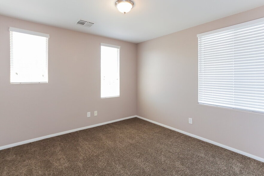 Building Photo - 944 Lucky Bamboo Dr