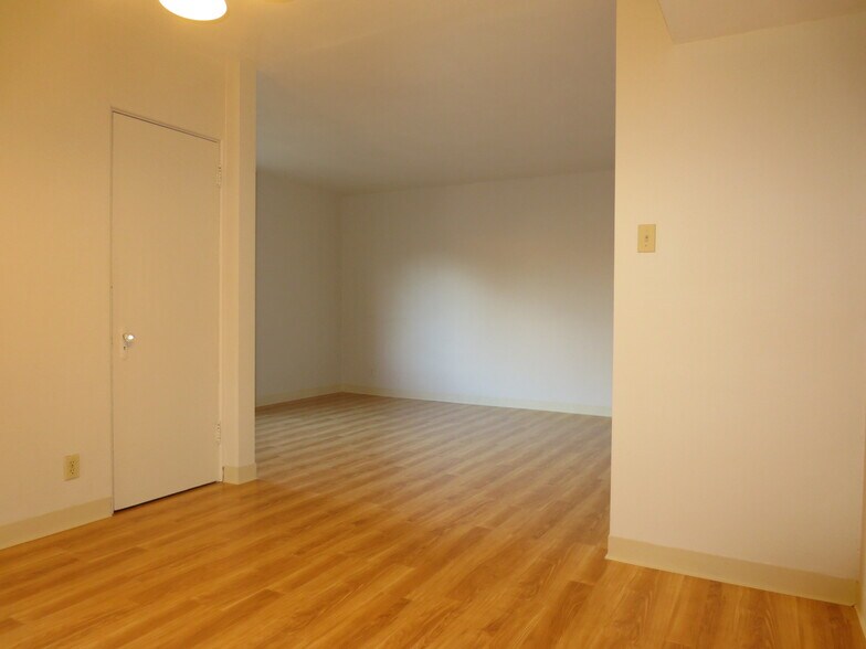 Building Photo - 5710 Phillips Ave