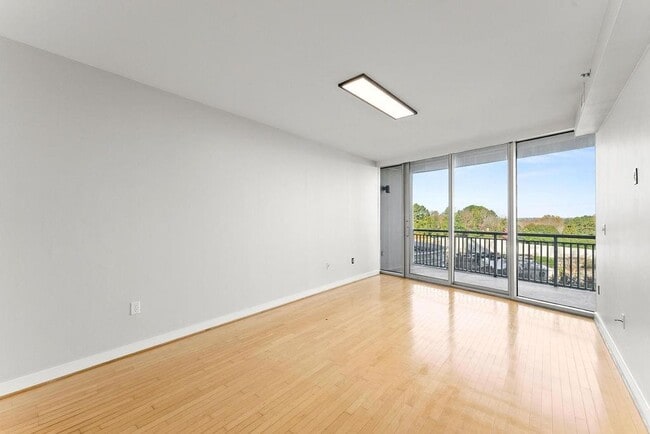 Building Photo - 3338 Peachtree Rd NE