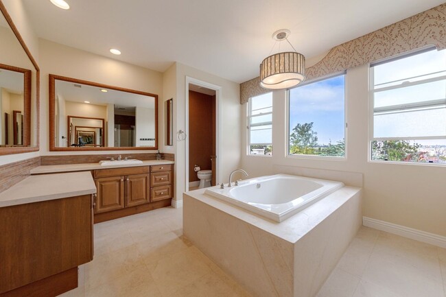 Building Photo - 935 Heron Cir