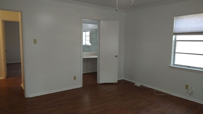 Building Photo - 7342 Shady Hollow Ln